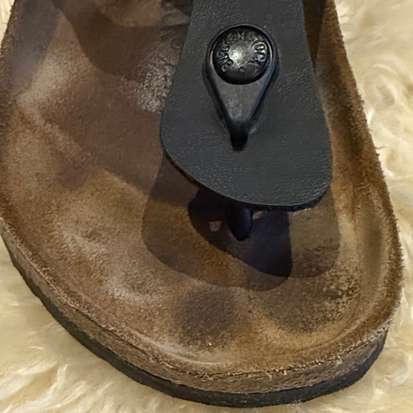 Birkenstock Gizeh Black Leather Sandals - Picture 4 of 9